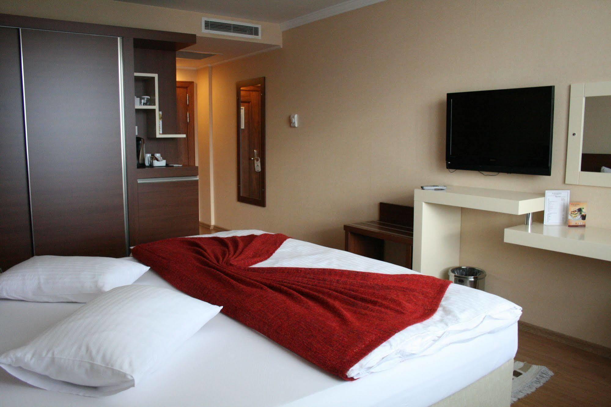 Duzce Gosterisli Otel מראה חיצוני תמונה