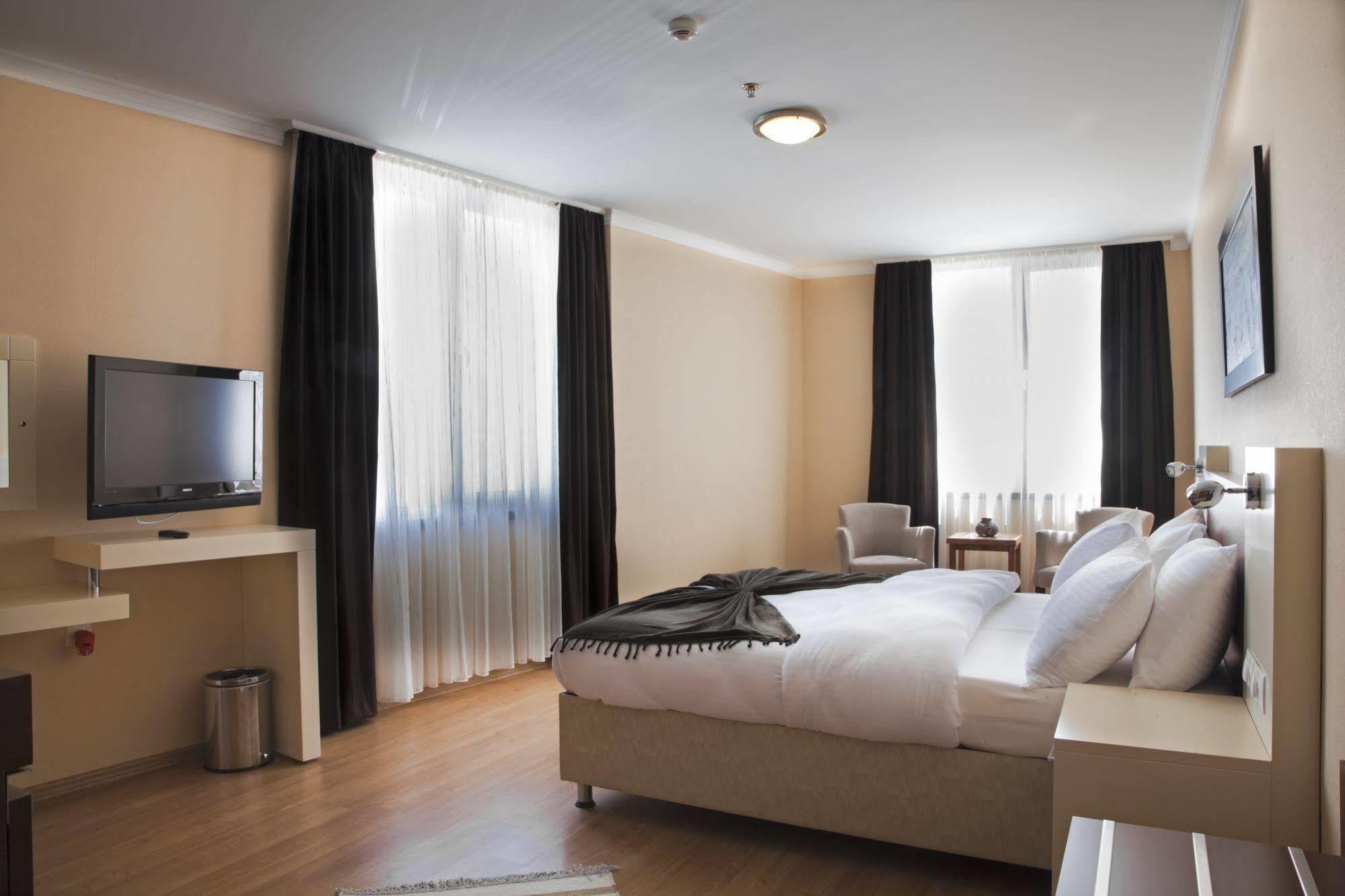 Duzce Gosterisli Otel מראה חיצוני תמונה